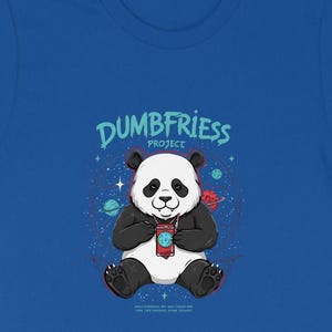 Camiseta gráfica de panda comiendo papas fritas, divertida camiseta de dibujos animados, adorable camiseta de panda, camiseta casual de oso panda, regalo único de panda