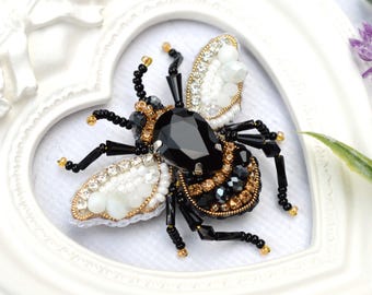 Bead Embroidery Kit - Golden Bee Brooch, Beaded Brooch Kit, Honey Bee Embroidery, DIY Insect Jewelry, Handmade Summer Accessory