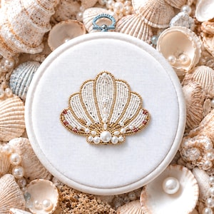 Kralenborduurpakket - Parelschelp, Schelpenborduurwerk, Gouden schelp met kralen, Nautische decoratie voor thuis, Cadeau voor oceaanliefhebbers