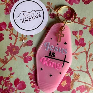Jesus is King Motel Keychain with charm , Vintage Inspired Motel Keychains, Retro, Keychain Collector, Retro keychains, God is Good, bag tag
