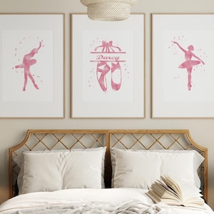 Idea regalo per figlia, stampa murale personalizzata con ballerina, set di 3 stampe con nome personalizzato, decorazione da appendere per la camera delle bambine, acquerello rosa chiaro
