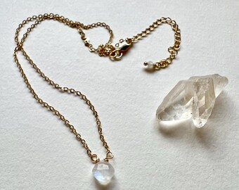 Moonstone modern necklace, moonstone boho necklace, rainbow moonstone necklace, everyday necklace, Jewelry for her,  Dainty stone pendant.