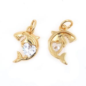 Shark pendant 18K gold shark pendant Micro pavé CZ marine animals Fashion simple charm DIY jewelry accessories