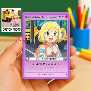 Carte scolaire personnalisée pour la rentrée des classes pour enfants, carte scolaire photo personnalisée de style anime, étiquette de sac à dos, souvenir du premier jour, cadeau pour enfants