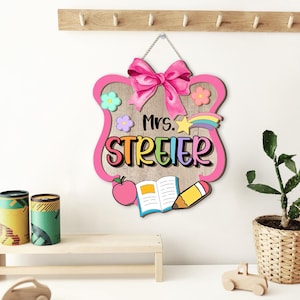 Aangepaste 3D leraar deurhanger, cadeau voor leraar, bloemen leraar naam deurhanger, klasdecor, terug naar school cadeau, welkomstbord leraar