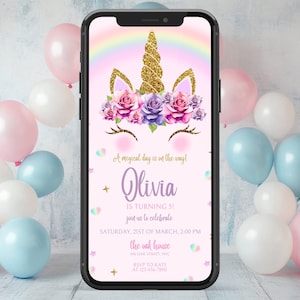Könnte beinhalten: Ein Smartphone zeigt eine Einladung zum 5. Geburtstag von Olivia mit einem Einhorn-Thema. Das Design umfasst ein goldenes Horn, florale Akzente und einen Regenbogen. Die Einladung enthält Eventdetails und RSVP-Informationen.