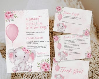 Puede incluir: Invitaciones y tarjetas para baby shower en rosa con ilustración de elefante. La invitación principal dice "a sweet little girl is on her way!" e incluye detalles del evento. Tarjetas adicionales incluyen rifa de pañales, libros para bebé y notas de agradecimiento.