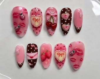 Presse-ongles roses fait main : nail art coccinelle, cerise et perle