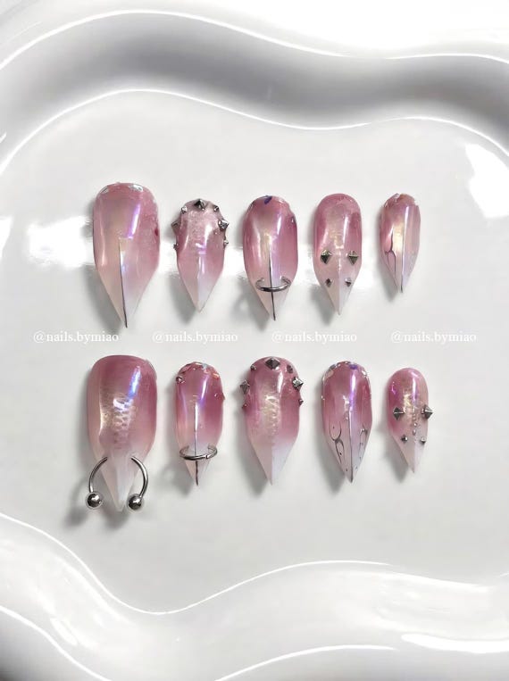 パープルクロームキャットアイプレスオンネイル：クローネイルセット 