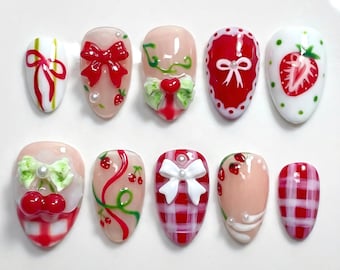 Unghie finte stile picnic alla fragola: fiocco di ciliegia 3D, motivo a quadretti rossi, design artistico con bacche
