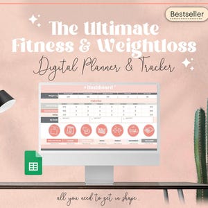 Może przedstawiać: Cyfrowy planer i tracker fitness i odchudzania wyświetlany na monitorze komputera. Ekran pokazuje pulpit nawigacyjny ze śledzeniem wagi i kalorii. Tekst "The Ultimate Fitness & Weightloss Digital Planner & Tracker" znajduje się na górze.