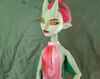 OOAK Drache Anthropomorphe geflügelte Kunstpuppe Benutzerdefinierte Kurzhaar Hörner CharlieBDollies