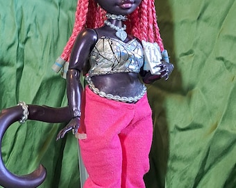 OOAK Schwarze Katze Mädchen Kunstpuppe Custom G3 Monster High Repaint CharlieBDollies