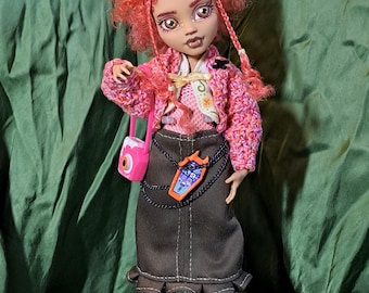 OOAK kleine Werwolf Mädchen Kunstpuppe Custom G1 Monster High Repaint Ever After High Hybrid CharlieBDollies