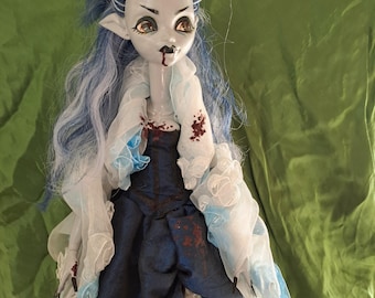 OOAK Vampir Kunstpuppe Benutzerdefinierte viktorianisches Kleid lange Glieder Horror Halloween CharlieBdollies
