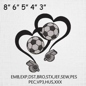 Op de afbeelding: Zwart-wit borduurontwerp van twee in elkaar verweven harten met een voetbal in elk hart. Twee zwart-wit fluitjes bevinden zich onder de harten. Het ontwerp bevat de tekst "8" 6" 5" 4" 3" EMB,EXP, DST, BRO, STX,JEF,SEW,PES PEC, VP3, HUS,XXX"