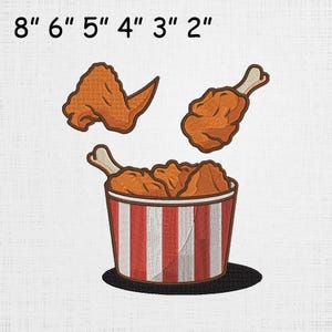 Peut inclure: Motif brodé d'un seau de poulet frit à rayures rouges et blanches, accompagné de morceaux individuels : une aile et une cuisse. Le texte au-dessus indique : 20 cm, 15 cm, 13 cm, 10 cm, 8 cm, 5 cm.