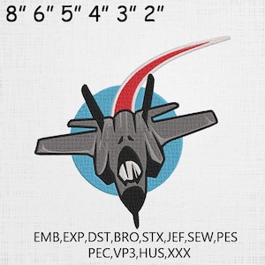 Könnte beinhalten: Gestickter Aufnäher mit einem grauen Kampfflugzeug mit roter und weißer Dampffahne, vor einem hellblauen Kreis. Der Aufnäher misst 5 bis 20 cm. Text unten listet Stickdateiformate auf.