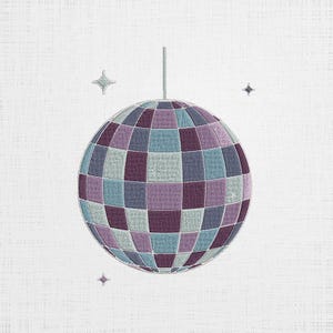 以下が含まれることがあります： 銀色のハンガーが付いた、紫と青のディスコボール。ディスコボールは、たくさんの小さな正方形でできています。