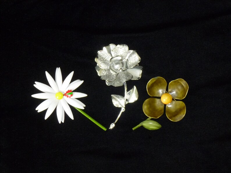 1960's Vintage Mod enamel, flower power, pins, brooches image 2