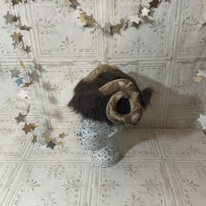 Gorro de Krampus verde - Gorro de Papá Noel con cuernos - Talla extra pequeña