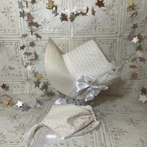 Gorro y retícula de copa en blanco y marfil: gorro y bolso de la época de Jane Austen, Regencia y Georgia.