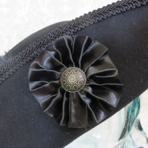Sombrero pirata negro - Tricornio clásico con ribete negro y escarapela y/o plumas opcionales - Tricornio 100% lana imagen 5