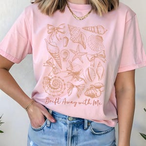 Coquette Seashell Shirt, Comfort Colors Coastal Summer Tee, Beachy Shell Swim Crewneck, Trendy Shellfish Best Friend Gift, Ocean Bow Tshirt