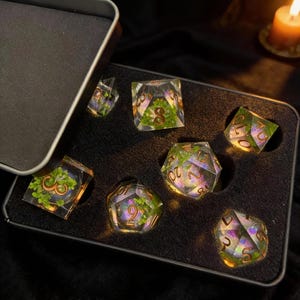 Grönt gräs flytande kärna dnd tärningsset, Resin polyedriska tärningsset med riktiga löv, Dungeons and dragons tärningsset, Handgjorda resintärningar, MTG tärningar