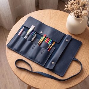 Personalized leather pencil roll, Handmade leather brush roll, Leather paintbrush holder, Custom leather pencil pouch, Artist pencil roll