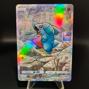 Carta de bolso holográfica Pokémon TCG da Gible feita por você mesmo - Detalhes nítidos!