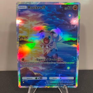 Carta de bolso holográfica Pokémon TCG da Rockruff feita por você mesmo - Detalhes nítidos!