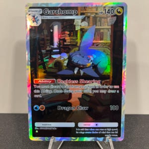 Carta de bolso Pokémon Holográfica Garchomp TCG feita por você mesmo - Detalhes nítidos!