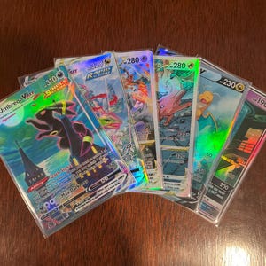 Escolha sua reimpressão de cartas holográficas do Pokémon TCG - Umbreon, Mewtwo, Dragonite, Giratina e muito mais