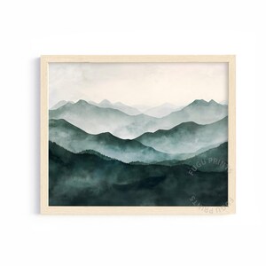 Nebliger Berg Digitaler Download | Grüner Wald druckbare Kunst | Minimalistisches Landschaftsdekor 124