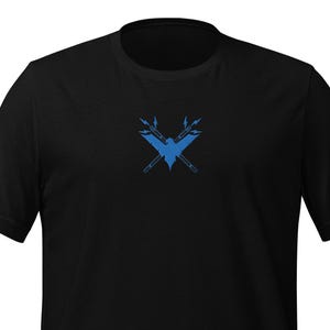 Gestickte Nachtwache | Blue Wing Waffen Unisex T-Shirt