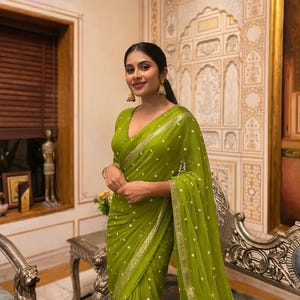 Reiner Viskose Georgette Banarasi Saree mit Paillettenarbeit - Ready-to-Wear Green Drape