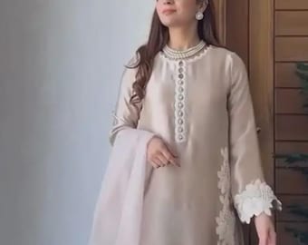 Pfirsich Rosa Seide Salwar Anzug: Perlen Bestickte Kurta Palazzo Net Dupatta