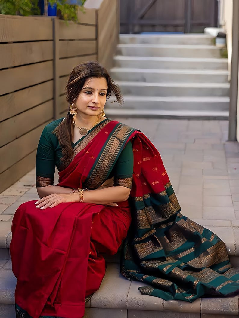 Red Kanjivaram Silk Saree with Zari Border and Blouse Piece image 5