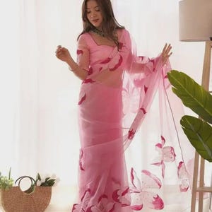 Sari de seda de organza rosa listo para usar / Sari drapeado de 1 minuto con estampado floral / Prenda étnica ligera con blusa para mujer
