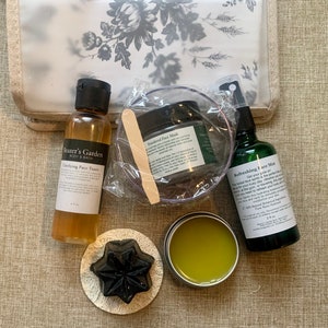 Face Care Essentials Grab Bag set image 1