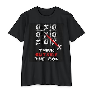 Maglietta Think Outside the Box, maglietta creativa, maglietta grafica unisex, regalo per giocatori, abbigliamento casual divertente, idea regalo unica