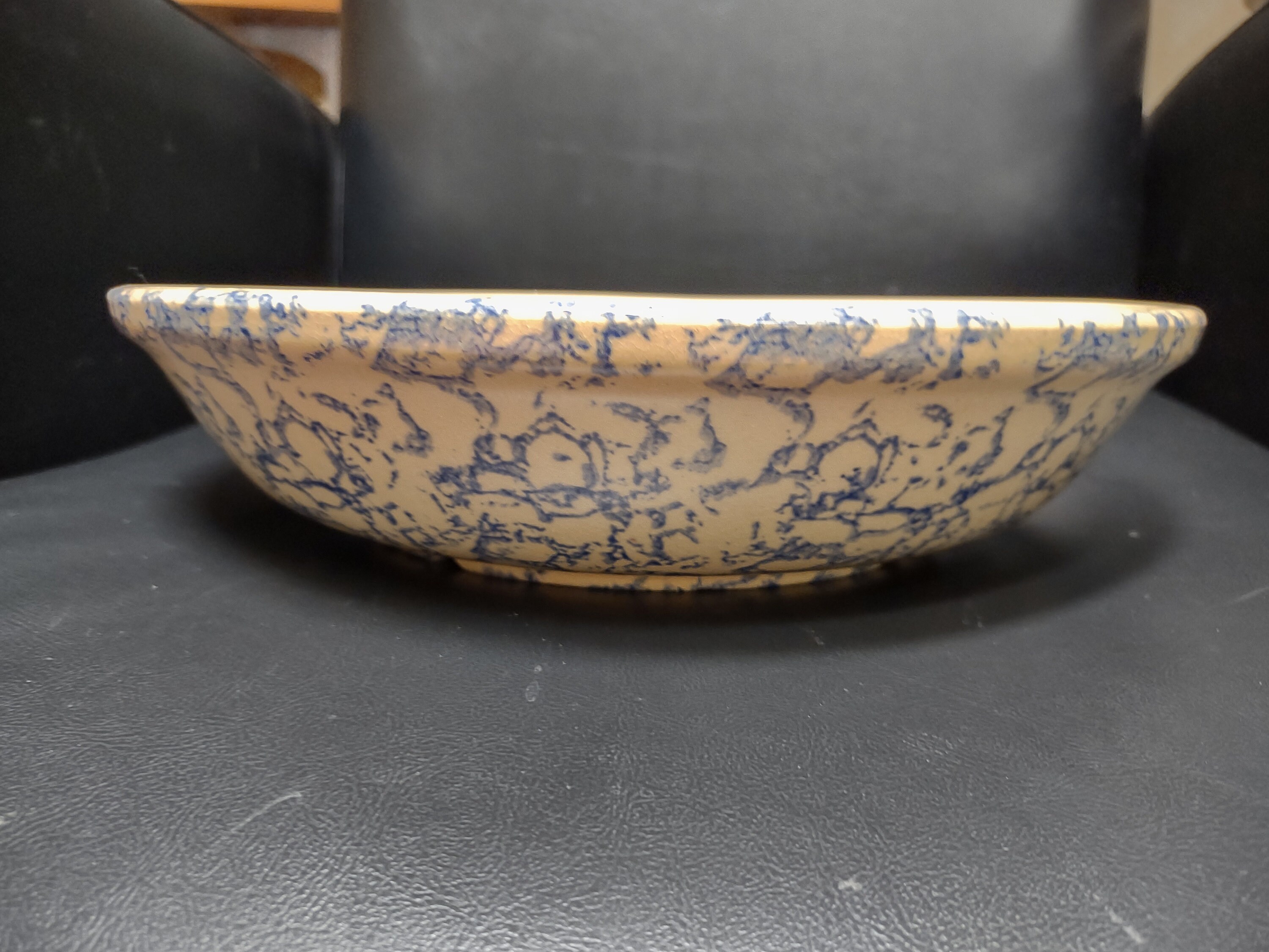 Roseville Spongeware Bowl - xocam3i