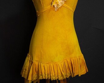 Minivestido Baby Doll amarillo dorado