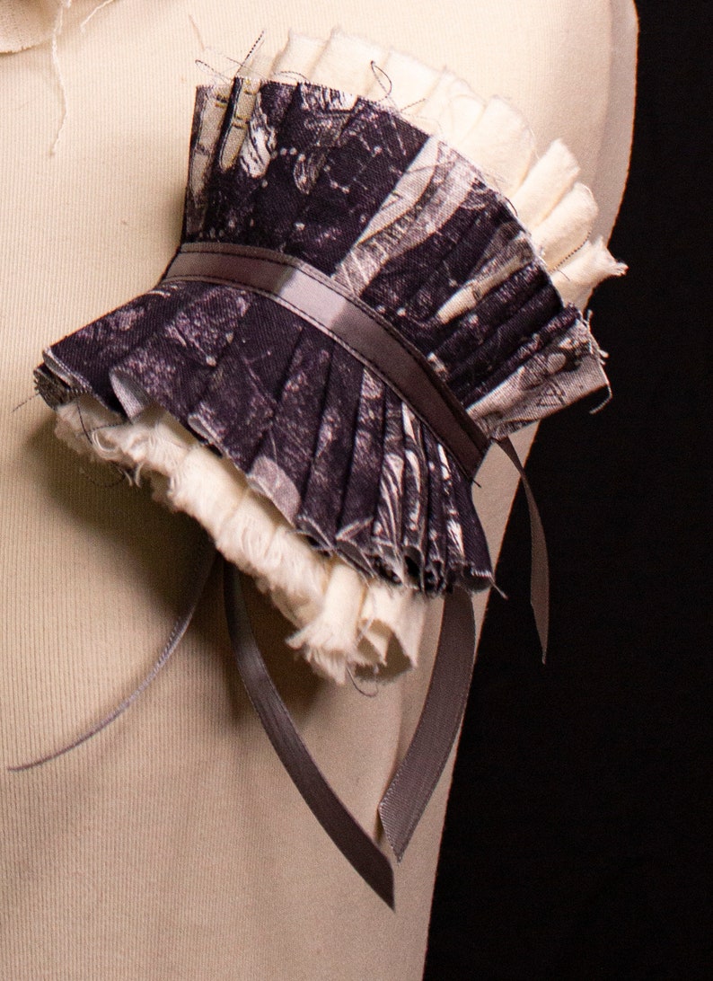 Spooky Circus Ruffle Collar & Cuffs image 3