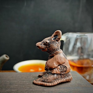 Miniature Ceramic Smiling Mouse Sculpture: Gongfu Tea Pet, Shelf Decor