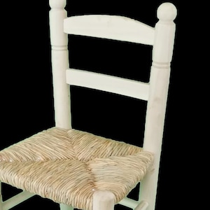 Children&#39;s chair with rush seat. Made of poplar wood, ready to paint. Natural rustic style. Measurements (width/depth/height): 35*27*60 cms.