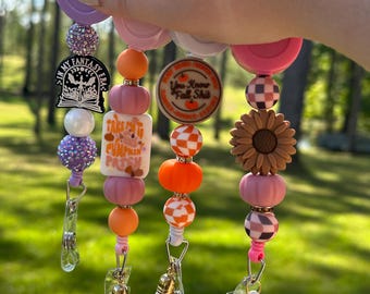 Insignias con cuentas y dijes de otoño: ¡elige tu estilo! / Fantasy Era • Pumpkin Patch • Sunflower • Fall Pumpkin ~ Insignias adorables