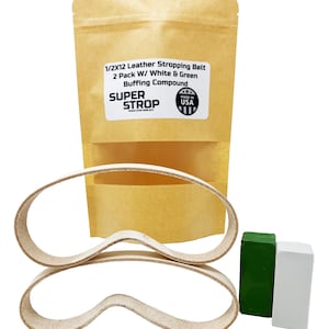 Puede incluir: Dos correas de cuero para afilar de 1,27 cm x 30,48 cm, una bolsa de papel marrón con el texto "1/2X12 Leather Stropping Belt 2 Pack W/ White & Green Buffing Compound SUPER STROP MADE IN USA", y dos bloques de compuesto de pulido, uno blanco y uno verde.