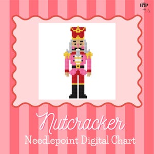 Puede incluir: Un gráfico digital de punto de aguja que presenta un soldado cascanueces pixelado en rosa, rojo, amarillo y negro. El cascanueces lleva una corona y un uniforme. La imagen está sobre un fondo a rayas rosas y blancas, con la palabra "Nutcracker" en cursiva.